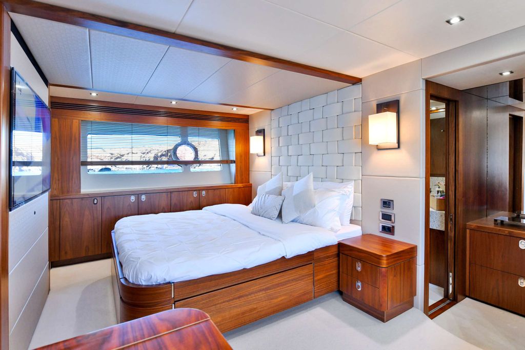 GRACE XI - Boat Images