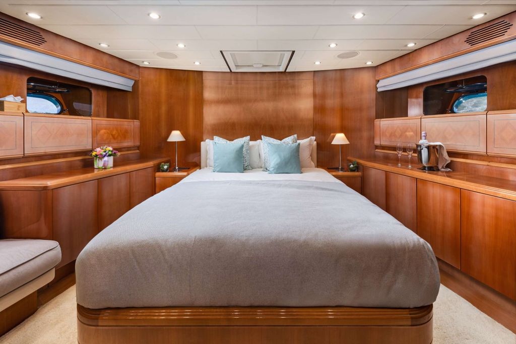 DREAM - Boat Images