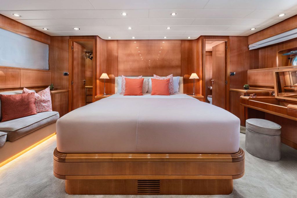 DREAM - Boat Images