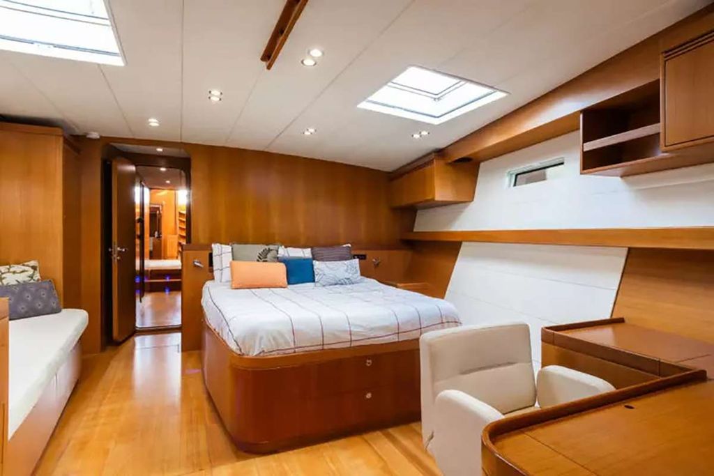 HUAYRA - Boat Images