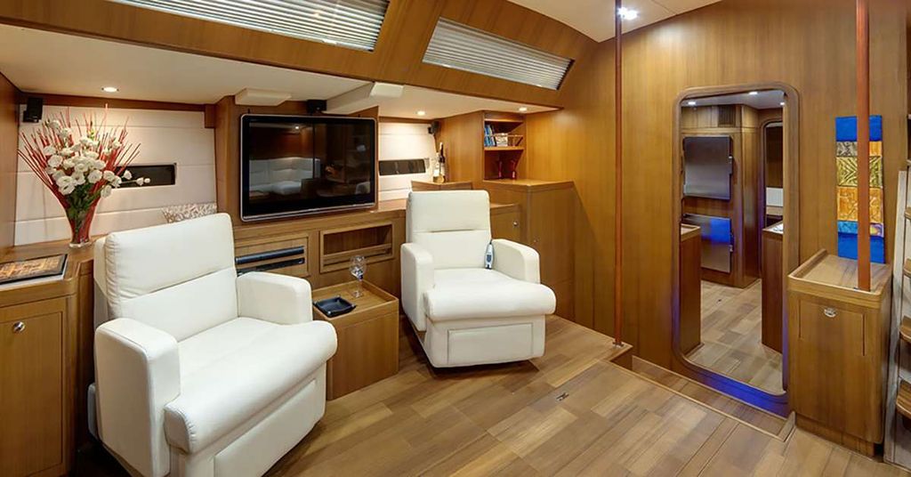 HUAYRA - Boat Images
