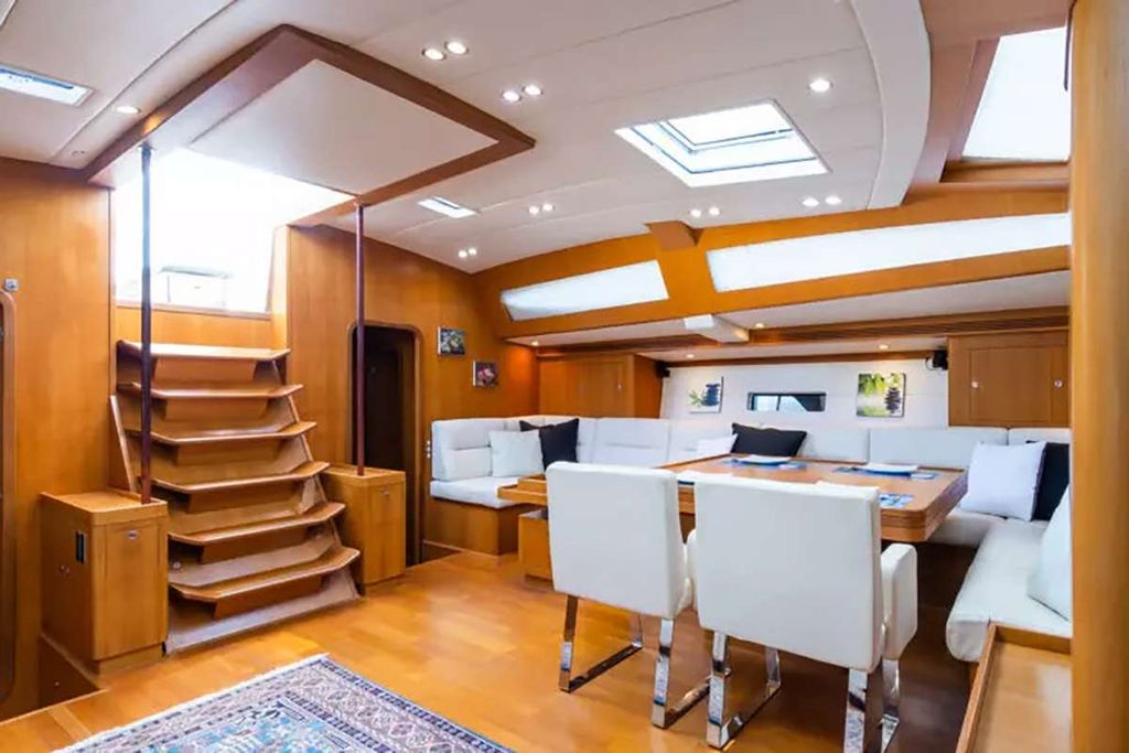 HUAYRA - Boat Images