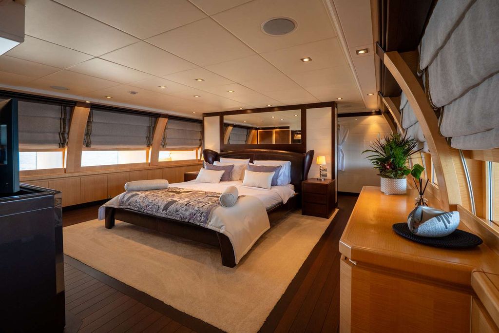 LIBERDADE - Boat Images
