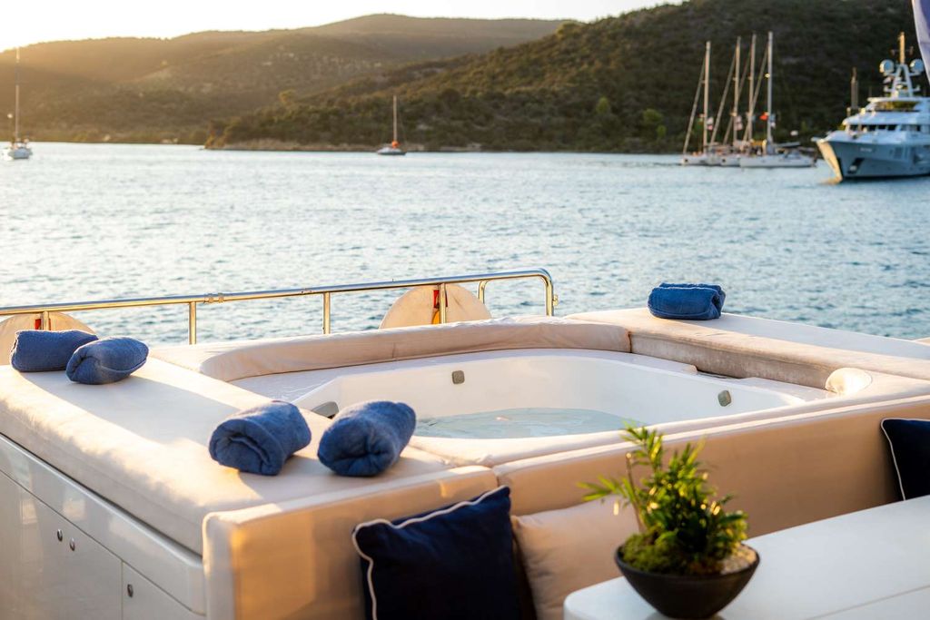 LIBERDADE - Boat Images