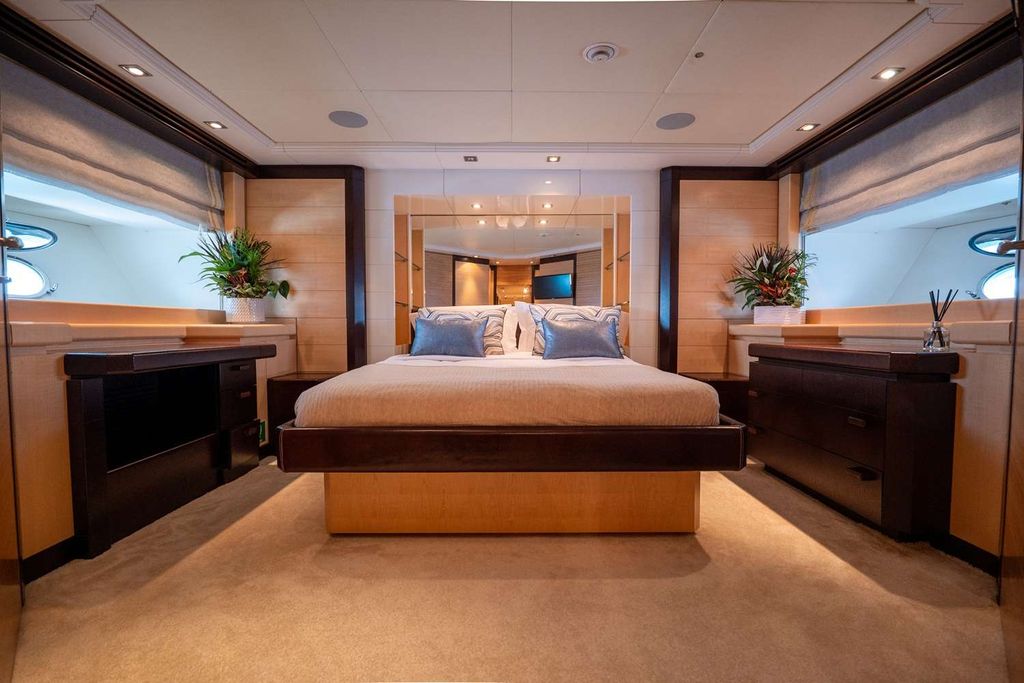 LIBERDADE - Boat Images