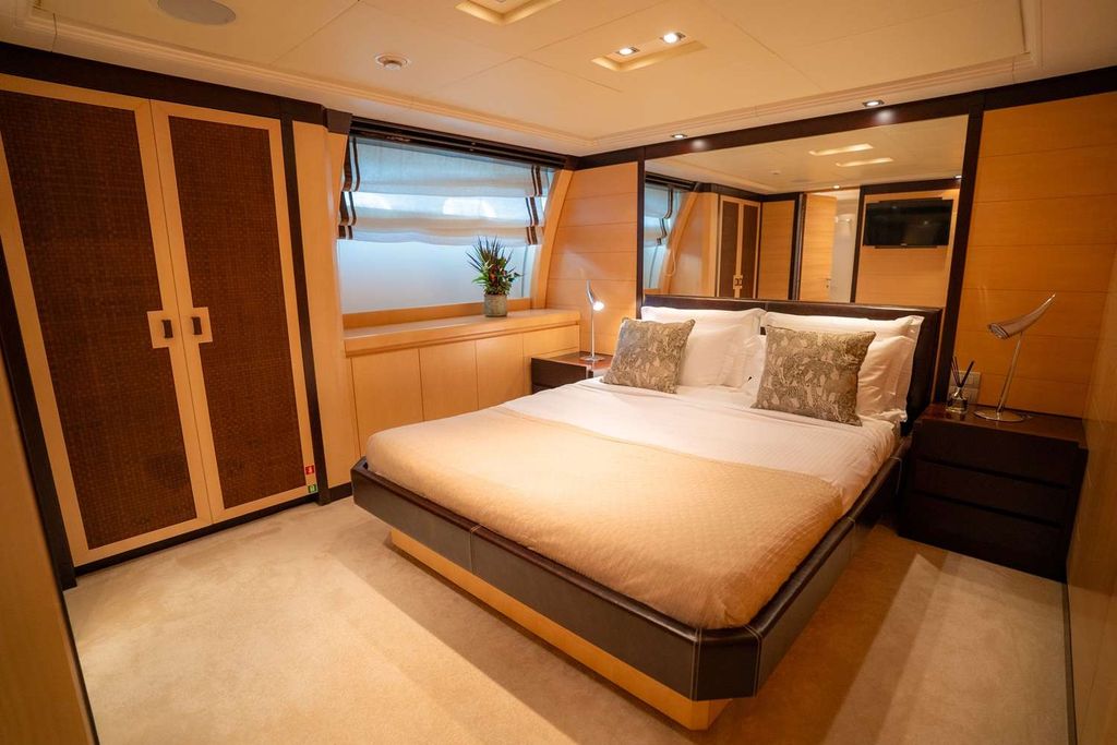 LIBERDADE - Boat Images