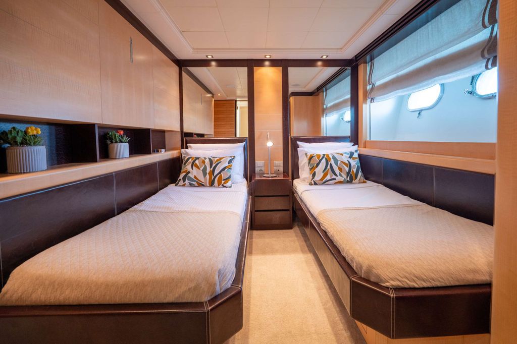 LIBERDADE - Boat Images