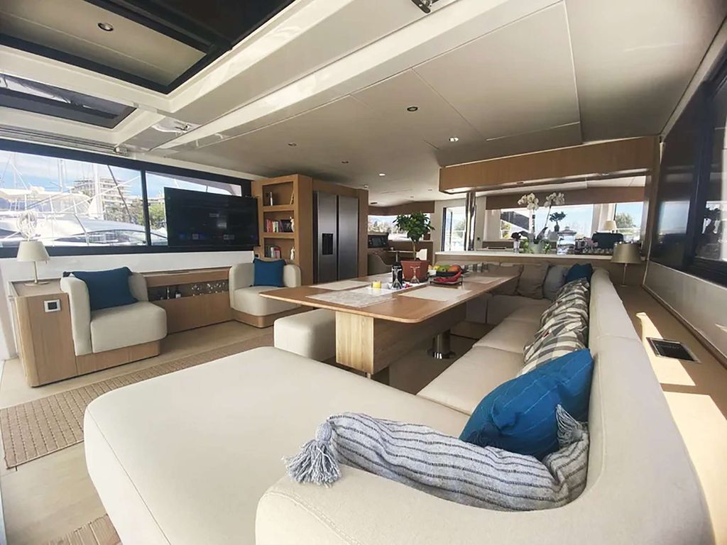 KOS 58.CAT - Boat Images