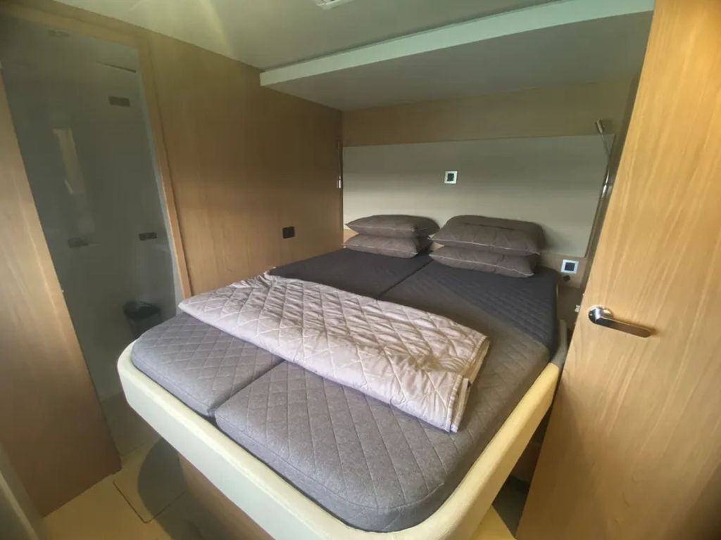 KOS 58.CAT - Boat Images