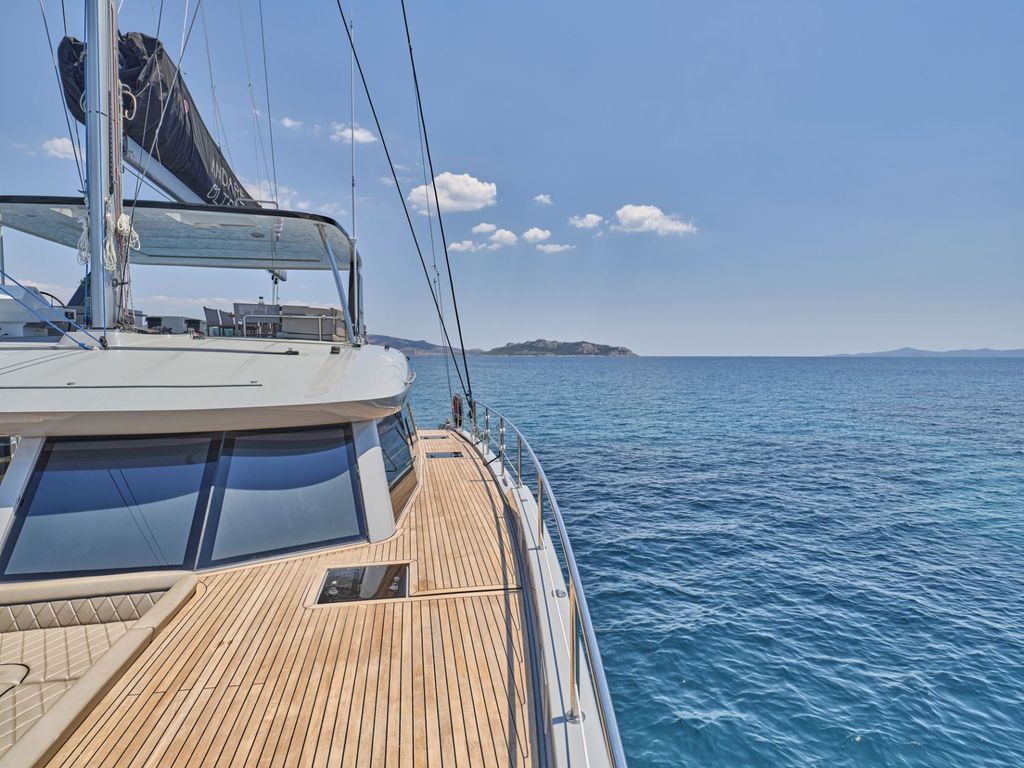 ANDARE OLTRE - Boat Images