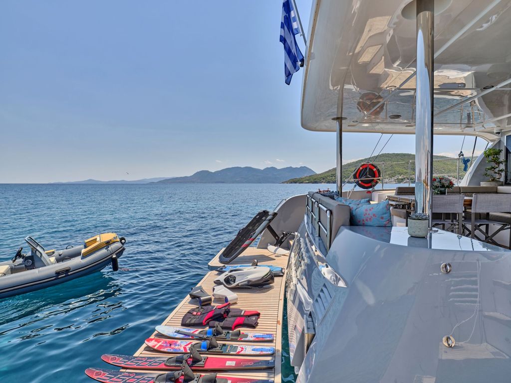ANDARE OLTRE - Boat Images