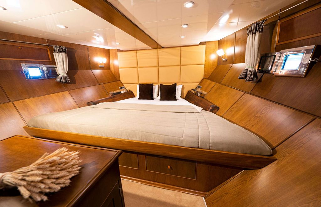 ARKTOS - Boat Images
