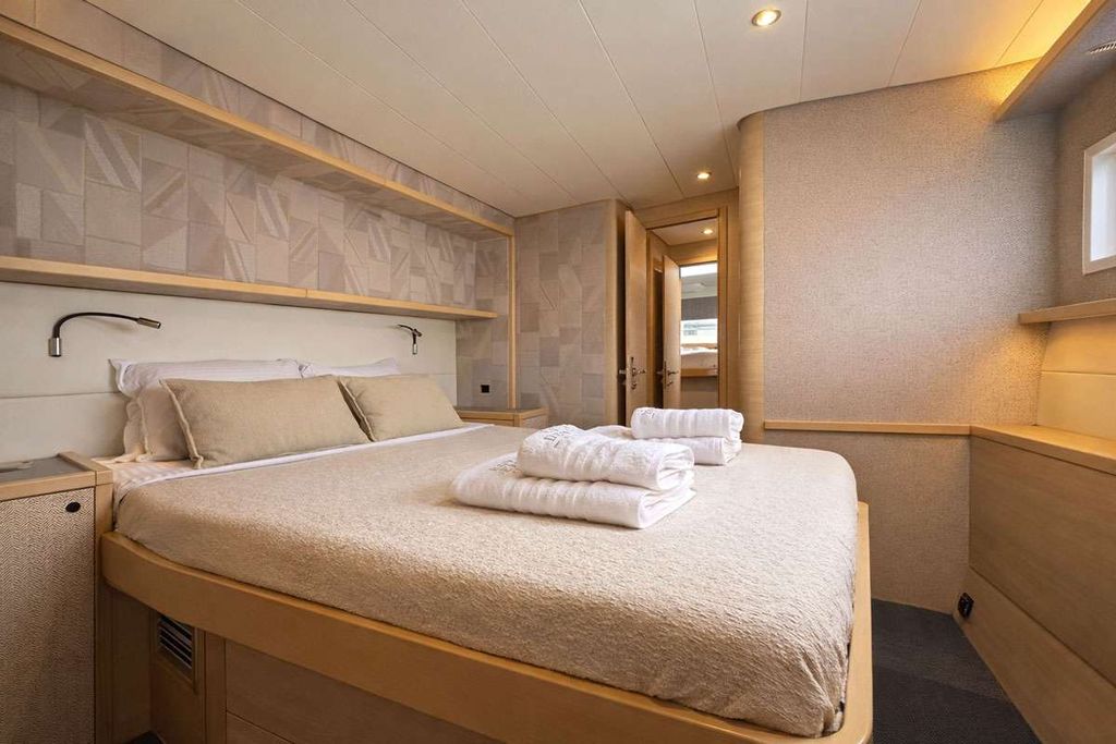ROYAL DESTINY - Boat Images