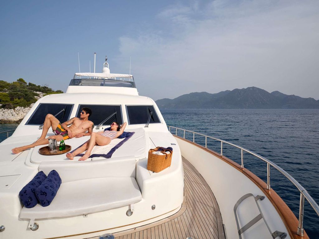 ESTIA POSEIDON - Boat Images