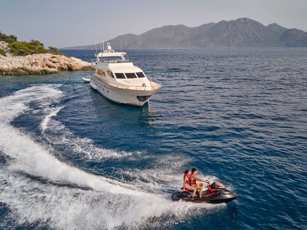 ESTIA POSEIDON - Boat Images