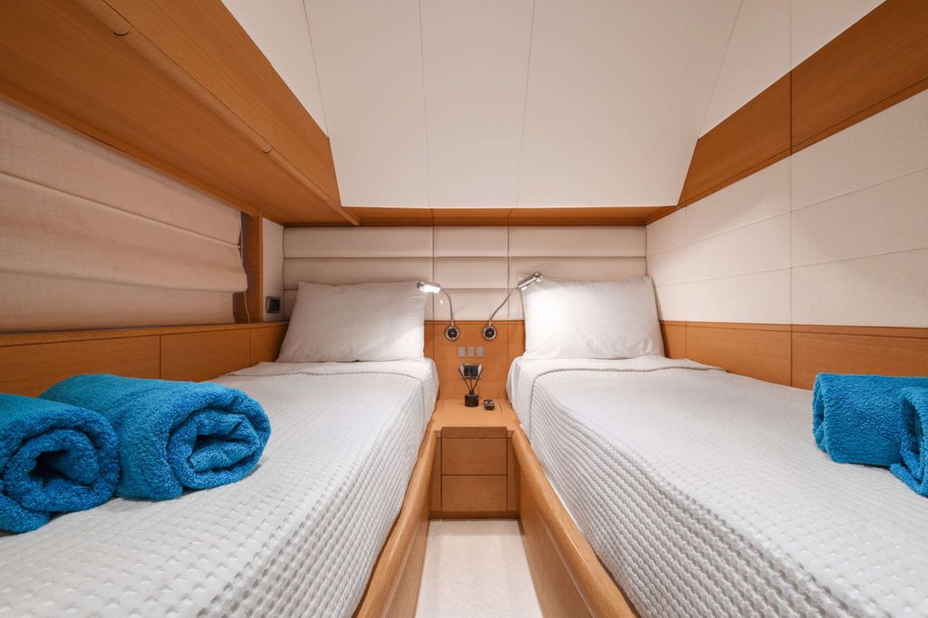 BLUEWAVE - Boat Images