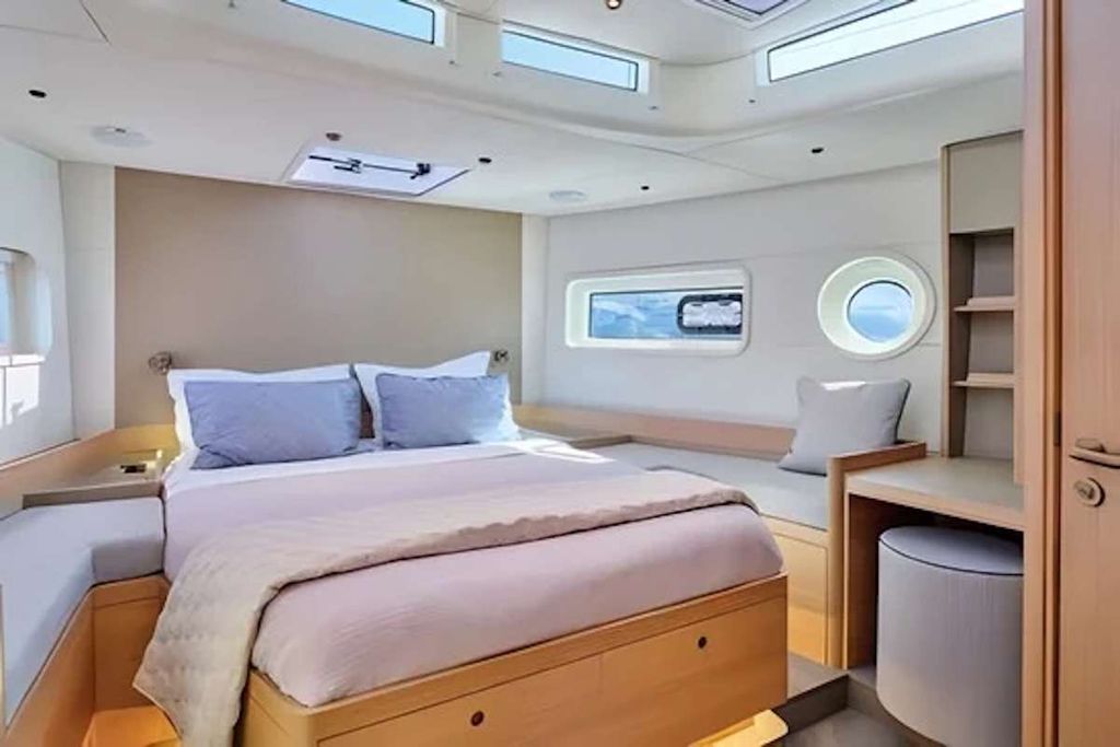 LADY D - Boat Images