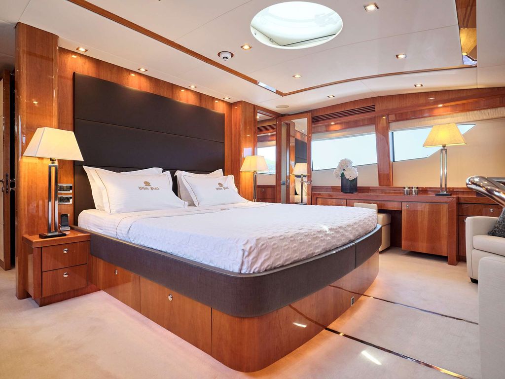 WHITE PEARL I - Boat Images