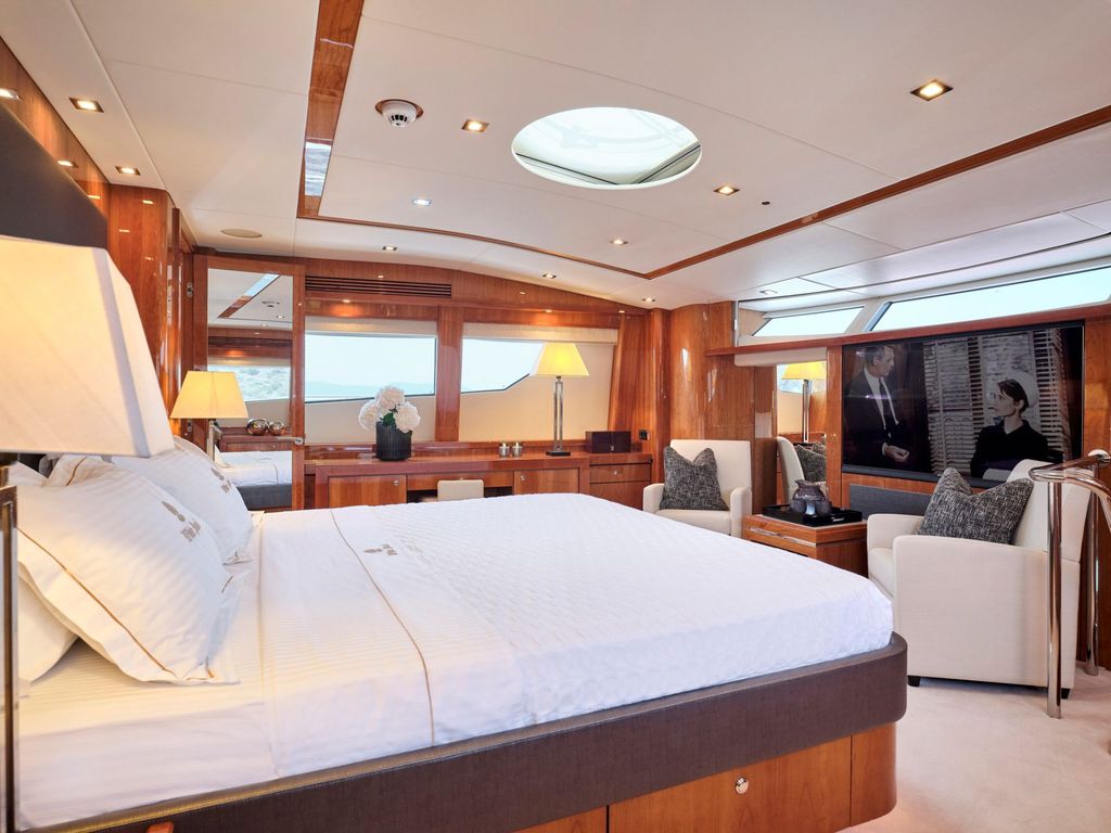 WHITE PEARL I - Boat Images