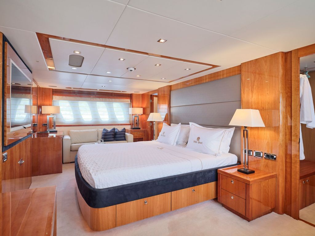 WHITE PEARL I - Boat Images