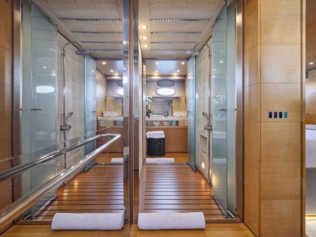 NOT GUILTY III - Boat Images