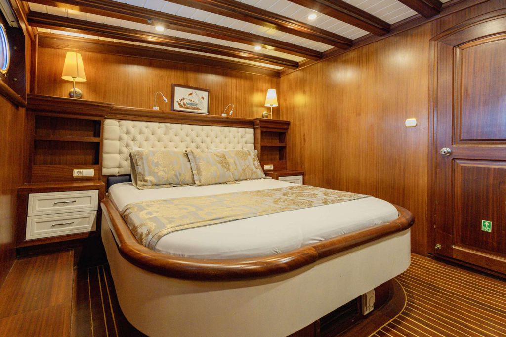 Oxyzen - Boat Images