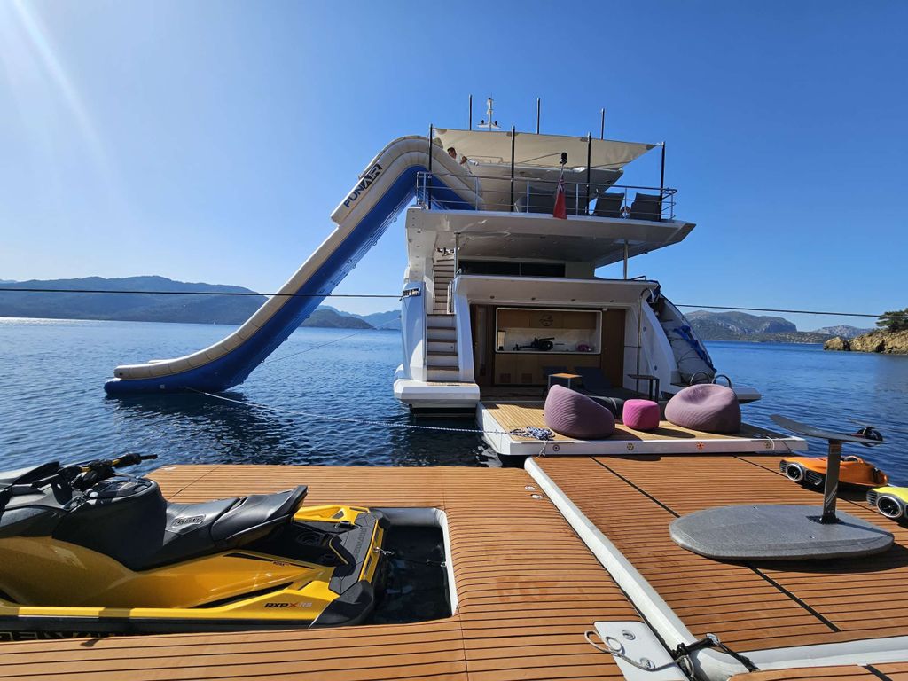 PURA VIDA - Boat Images