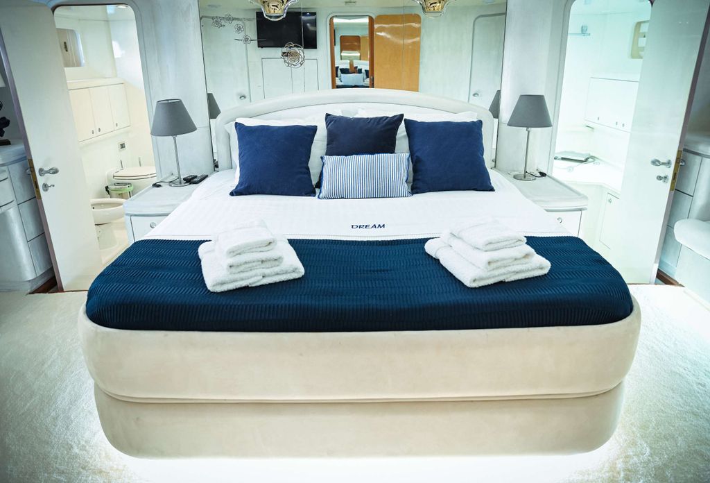 DREAM - Boat Images