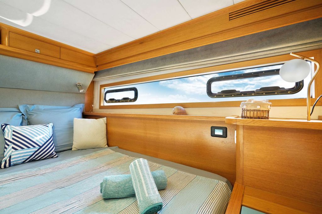 STADIUM - Boat Images