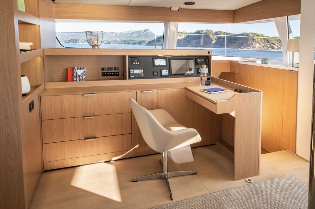 MILLENNIUM FALCON II - Boat Images