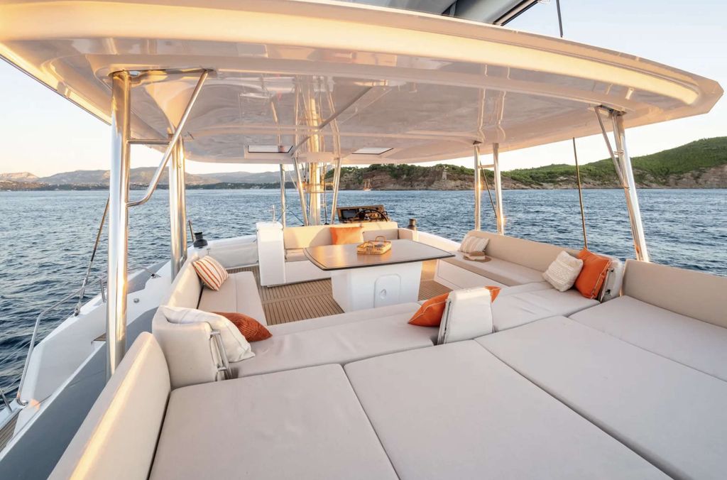 MILLENNIUM FALCON II - Boat Images