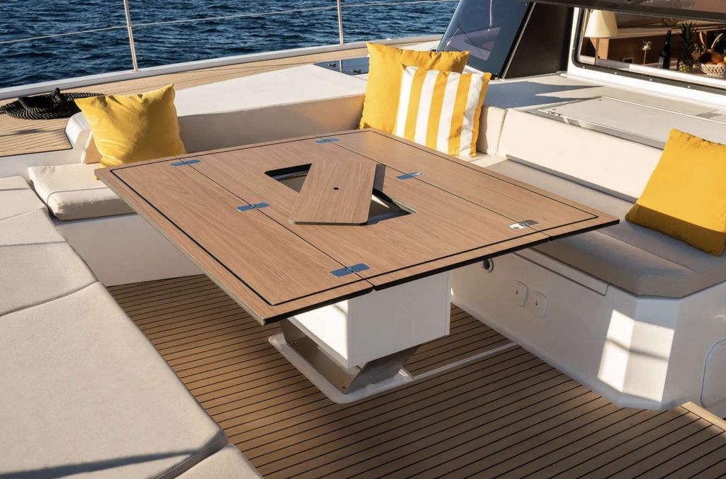 MILLENNIUM FALCON II - Boat Images