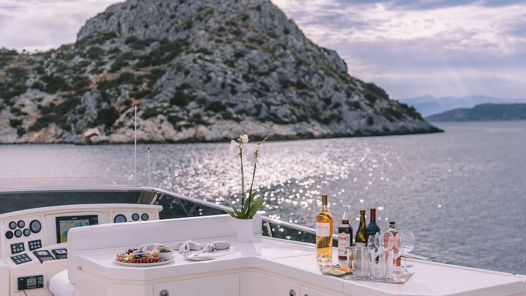 SEAS THE DAY - Boat Images