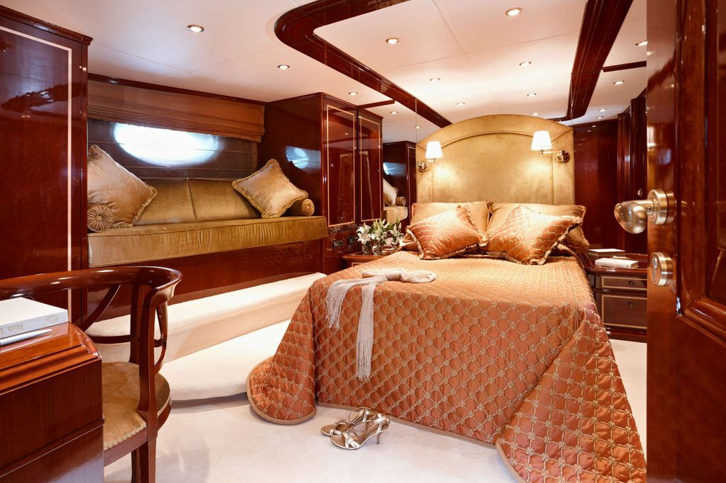 Slow Live - Boat Images