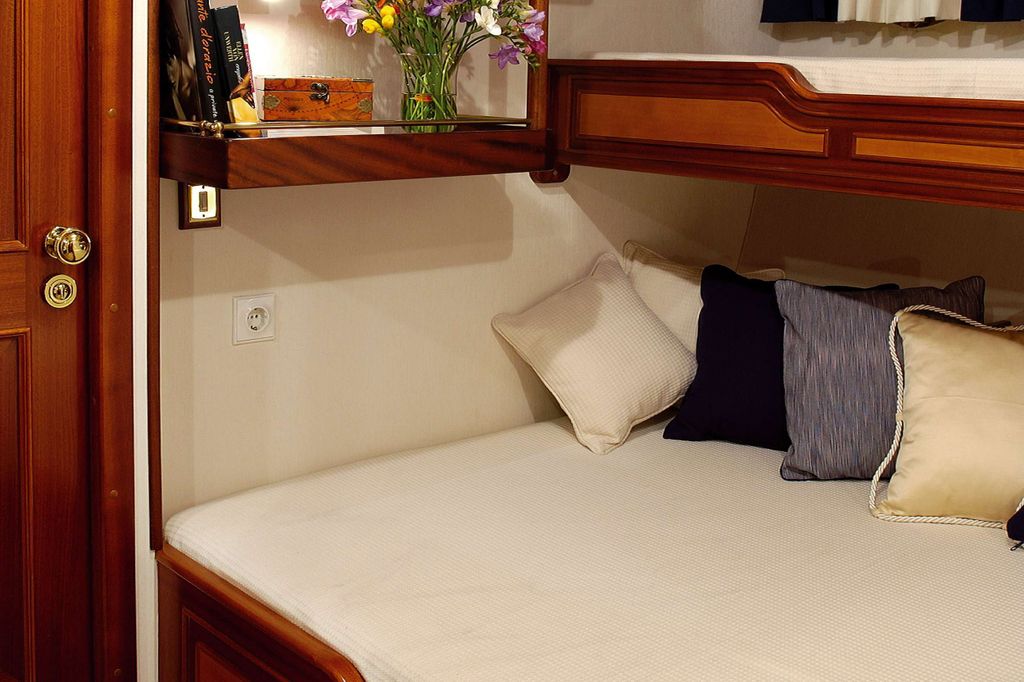 LIANA H - Boat Images