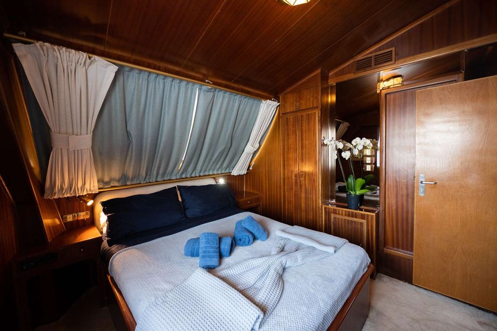 ELENA - Boat Images