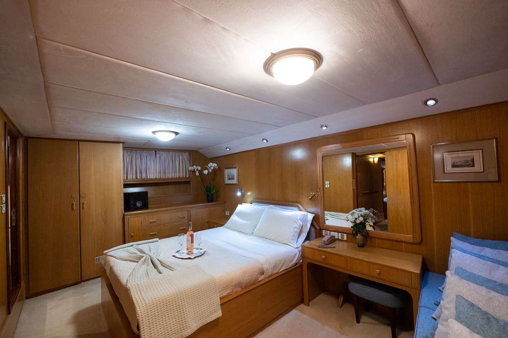 ELENA - Boat Images