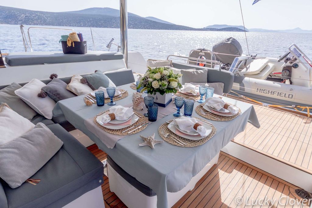 LUCKY CLOVER - Boat Images