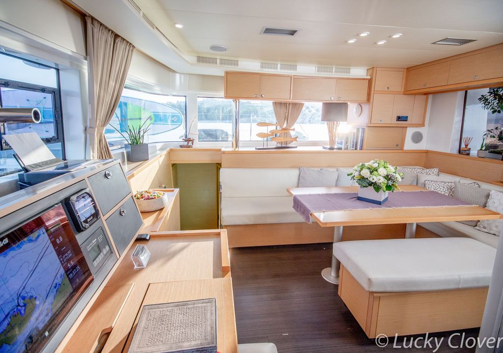 LUCKY CLOVER - Boat Images