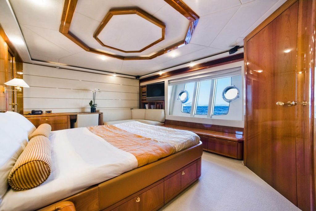 DAY OFF - Boat Images