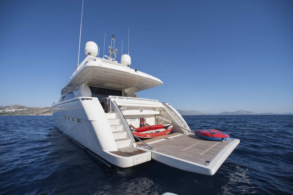 DAY OFF - Boat Images