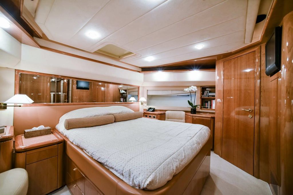 DAY OFF - Boat Images