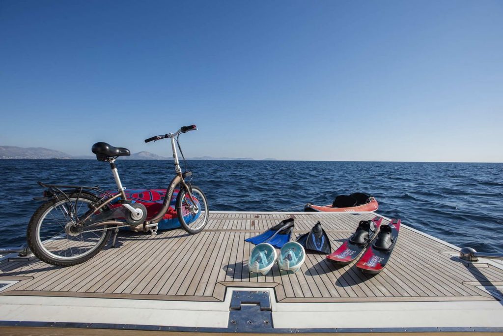 DAY OFF - Boat Images