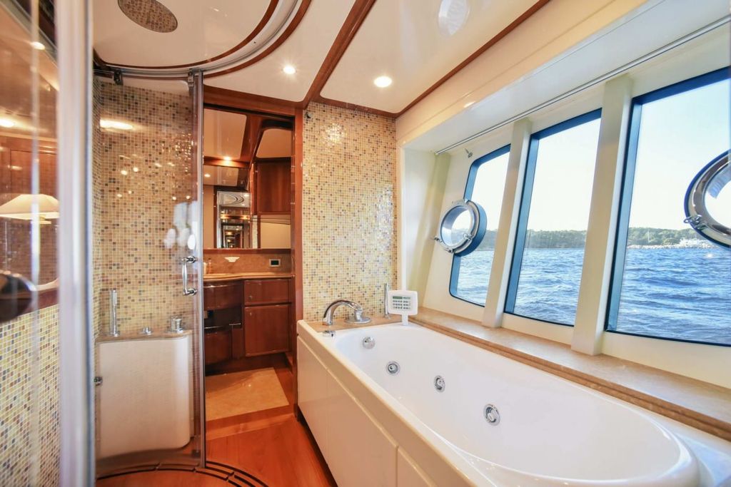 DAY OFF - Boat Images