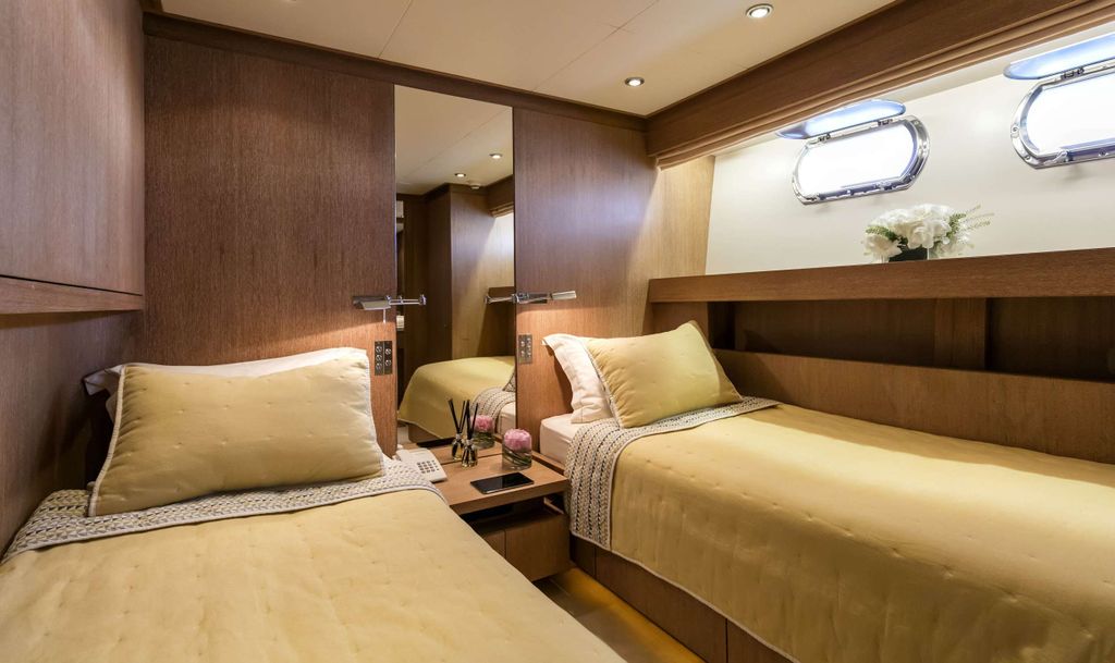 ALEXIA - Boat Images