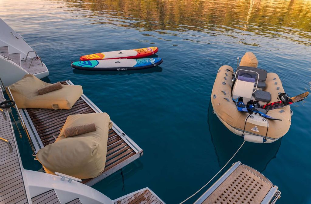 FLO - Boat Images