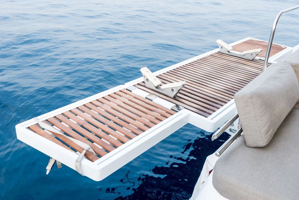 SELENE - Boat Images