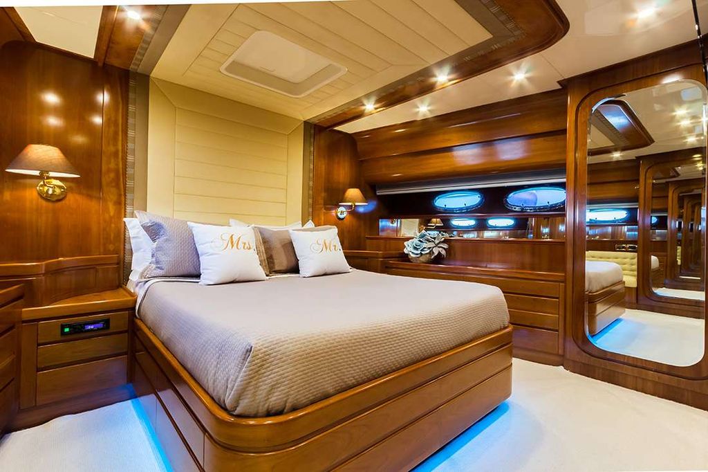 AMORAKI - Boat Images