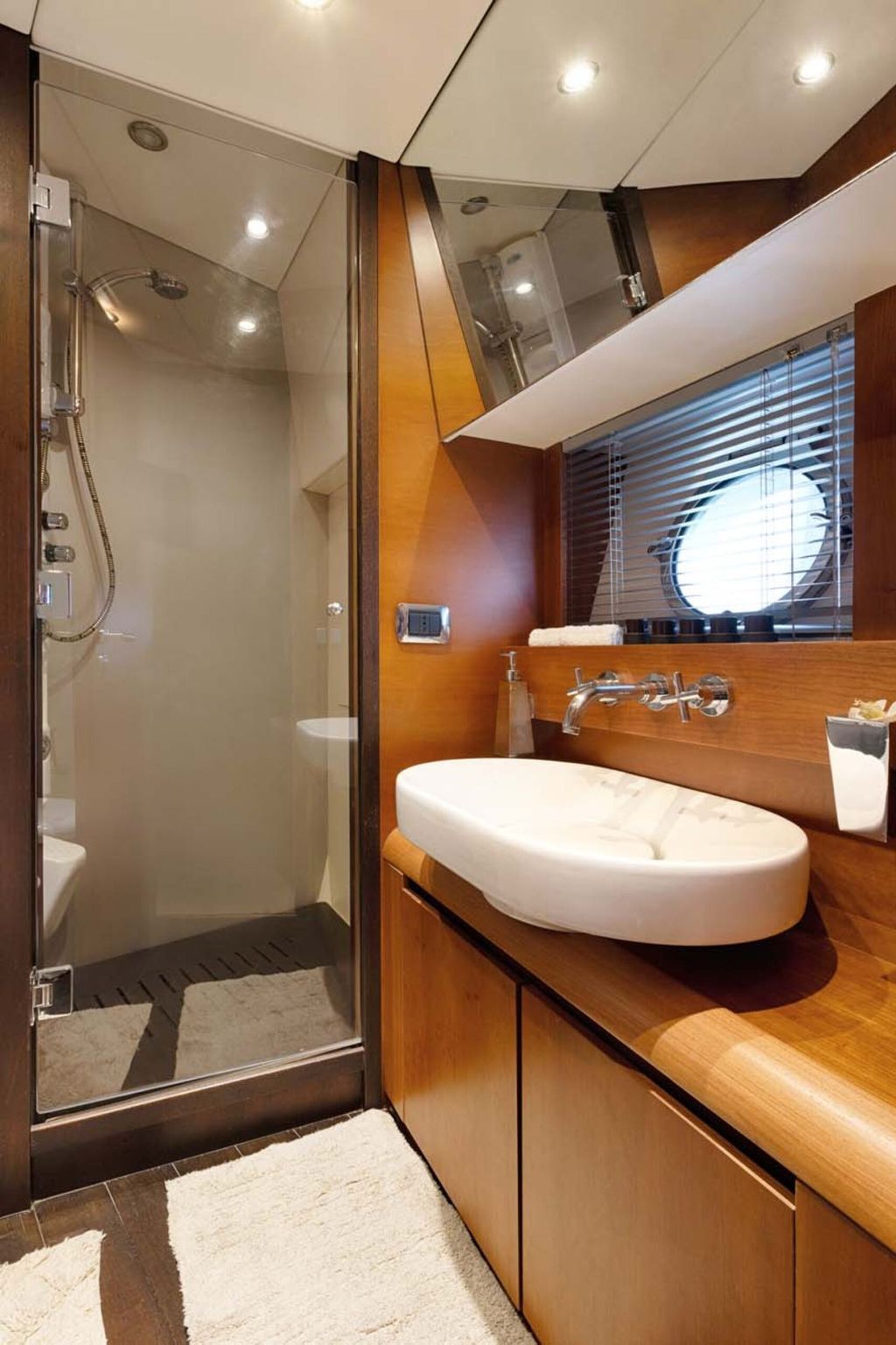 QUESTA e VITA - Boat Images