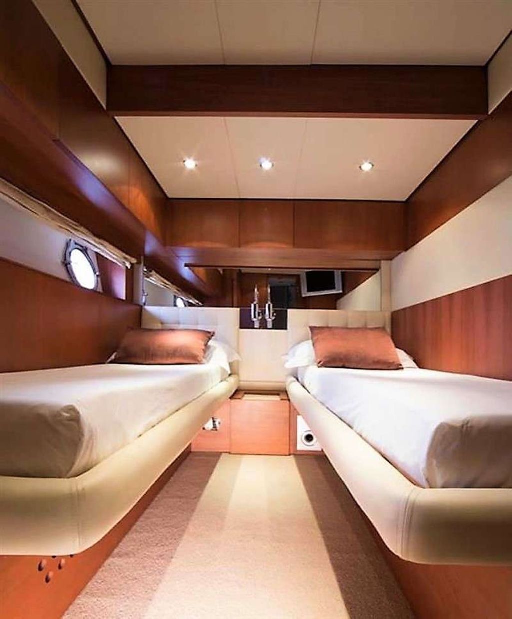 QUESTA e VITA - Boat Images